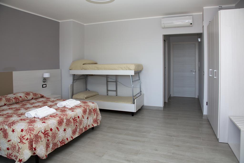 Meuble Leonetti Bed & Breakfast เชนโตลา ภายนอก รูปภาพ