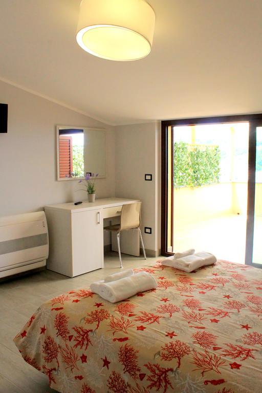 Meuble Leonetti Bed & Breakfast เชนโตลา ภายนอก รูปภาพ