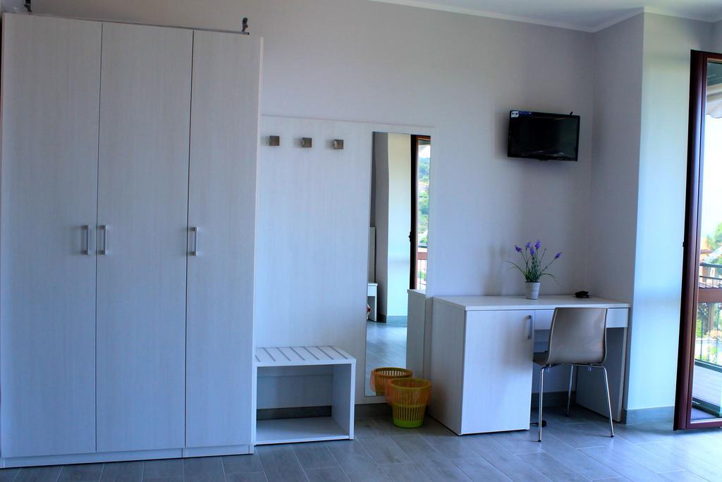 Meuble Leonetti Bed & Breakfast เชนโตลา ภายนอก รูปภาพ