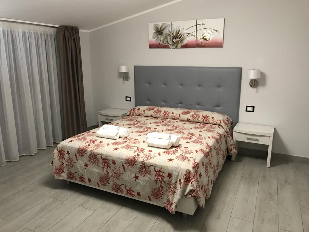Meuble Leonetti Bed & Breakfast เชนโตลา ภายนอก รูปภาพ